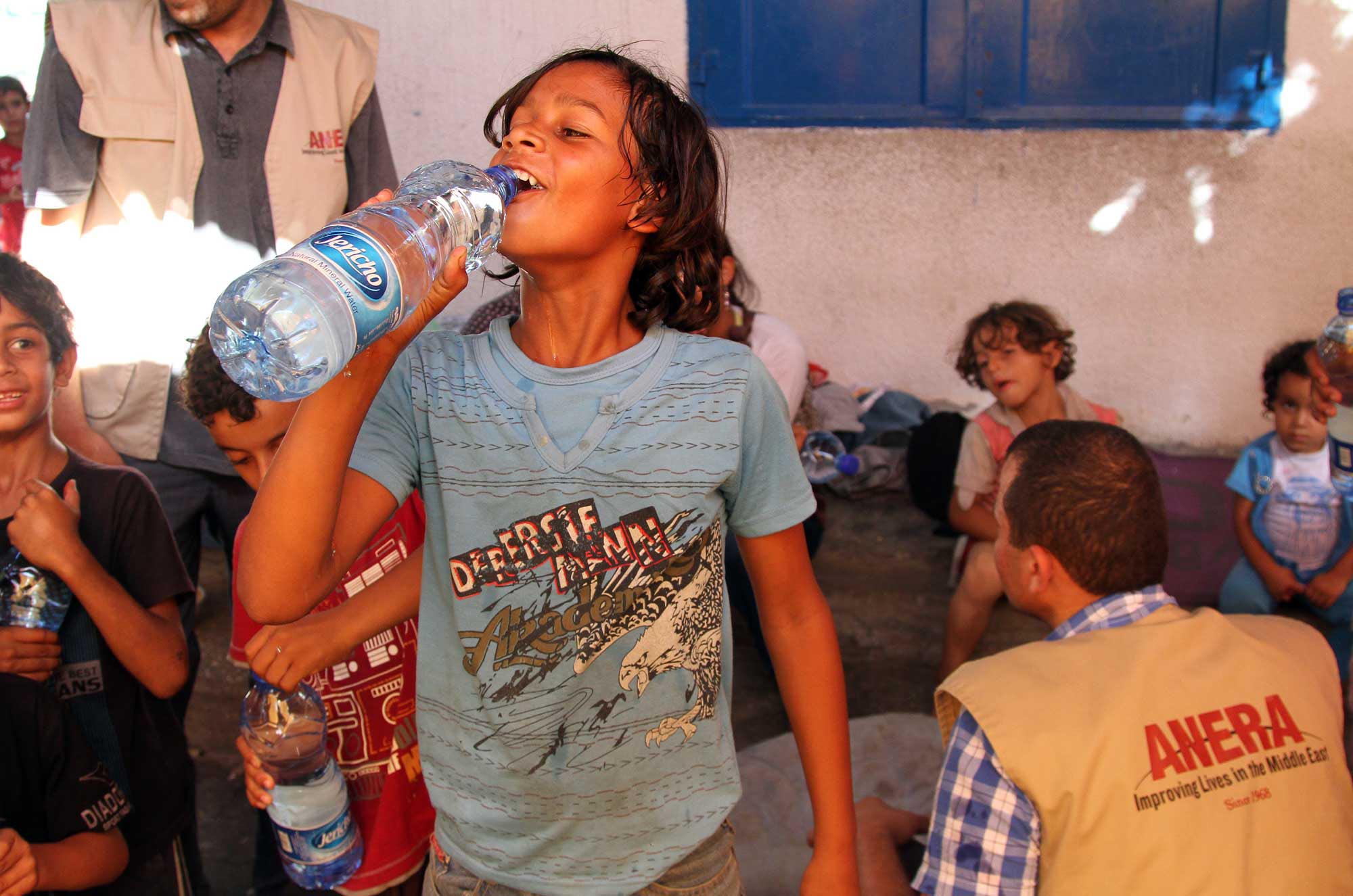 Anera responds to emergencies with water in Palestine and Lebanon.